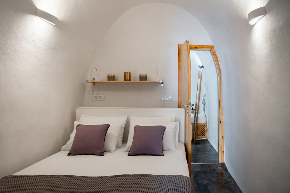 Suite, 2 Bedrooms, Sea View, Sea Facing | 2 bedrooms, in-room safe, desk, soundproofing