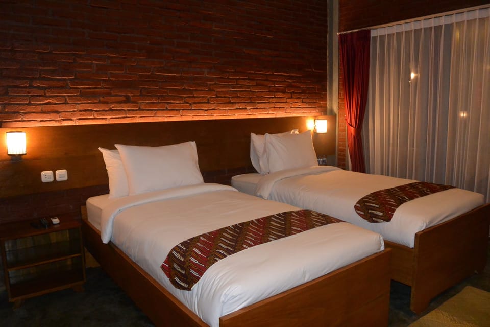 Superior Twin Room | In-room safe, desk, soundproofing, rollaway beds