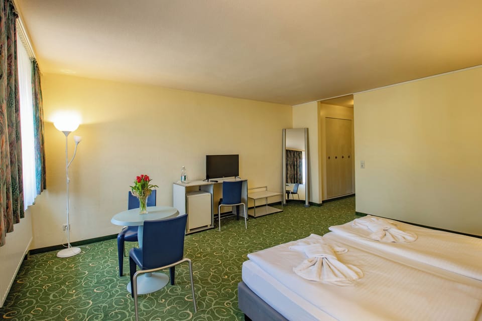Double Room | Hypo-allergenic bedding, desk, blackout drapes, soundproofing