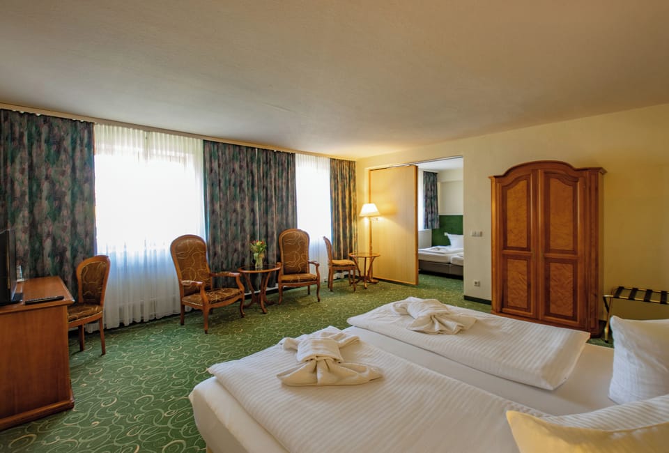 Quadruple Room | Hypo-allergenic bedding, desk, blackout drapes, soundproofing