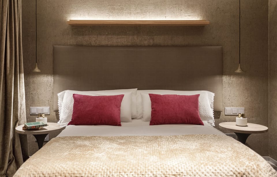 Deluxe Double or Twin Room, Hill View (AMALUR) | Frette Italian sheets, down comforters, Select Comfort beds