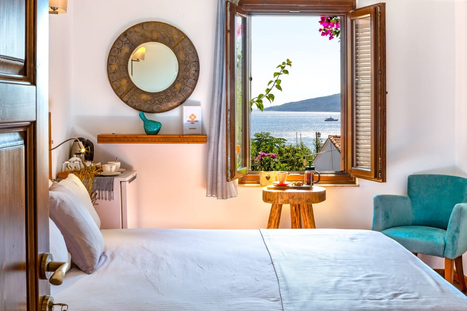 Deluxe Double Room, Sea View | Premium bedding, in-room safe, individually decorated, soundproofing