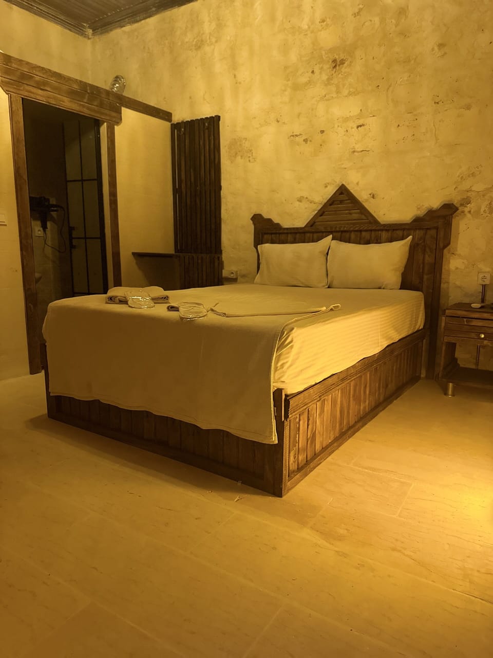 Standard Double Room, 1 Queen Bed, Non Smoking, Courtyard View | Premium bedding, minibar, individually decorated, individually furnished