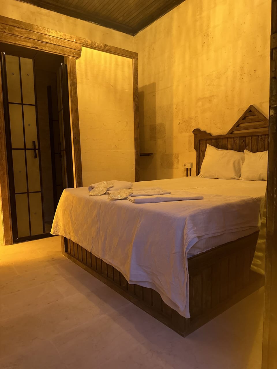 Standard Double Room, 1 Queen Bed, Non Smoking, Courtyard View | Premium bedding, minibar, individually decorated, individually furnished