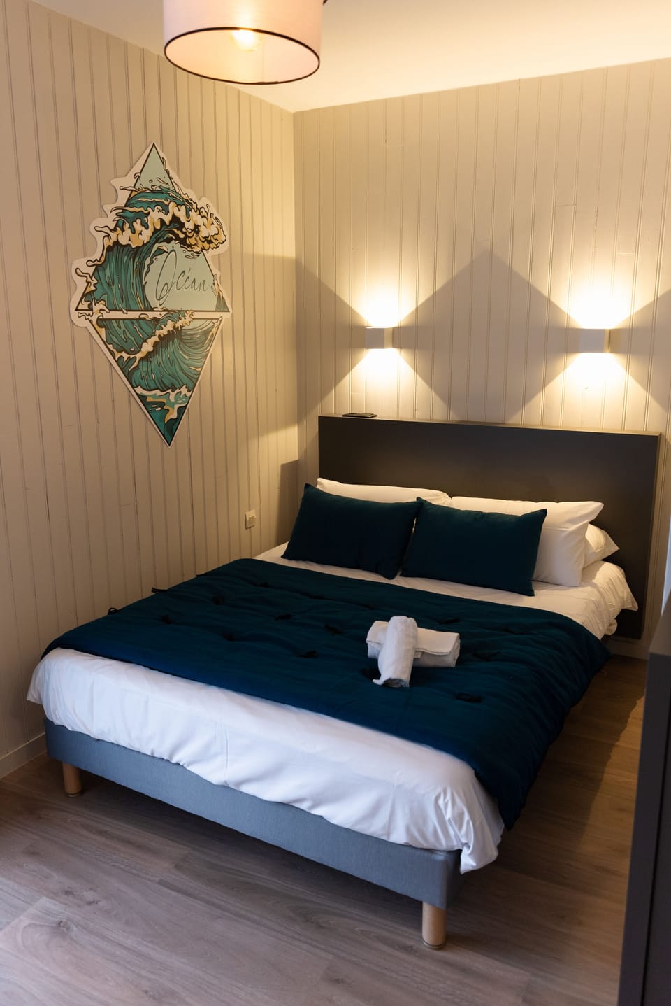 Free WiFi, bed sheets