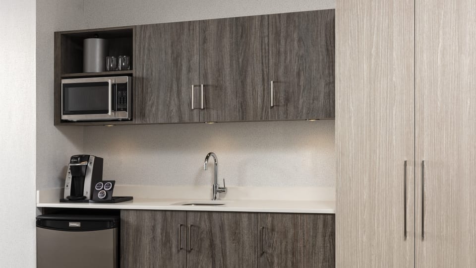 Suite, 1 Bedroom | Private kitchen | Fridge, microwave, coffee/tea maker