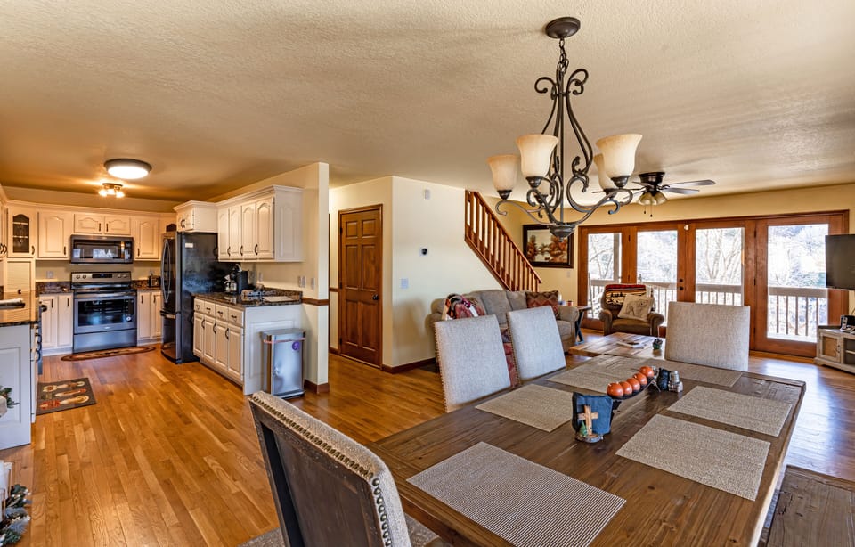 Lakefront Point Retreat | Living area | 36-inch flat-screen TV with satellite channels, TV