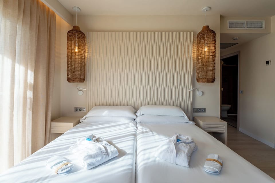 Minibar, desk, free WiFi, bed sheets