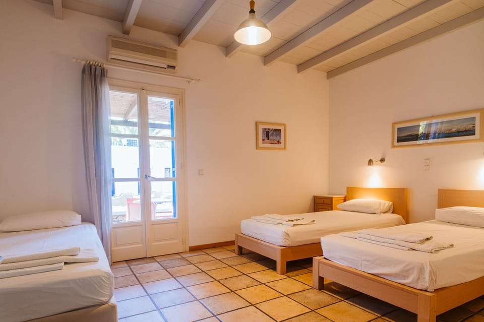 Triple Room | In-room safe, free cribs/infant beds, free WiFi, bed sheets
