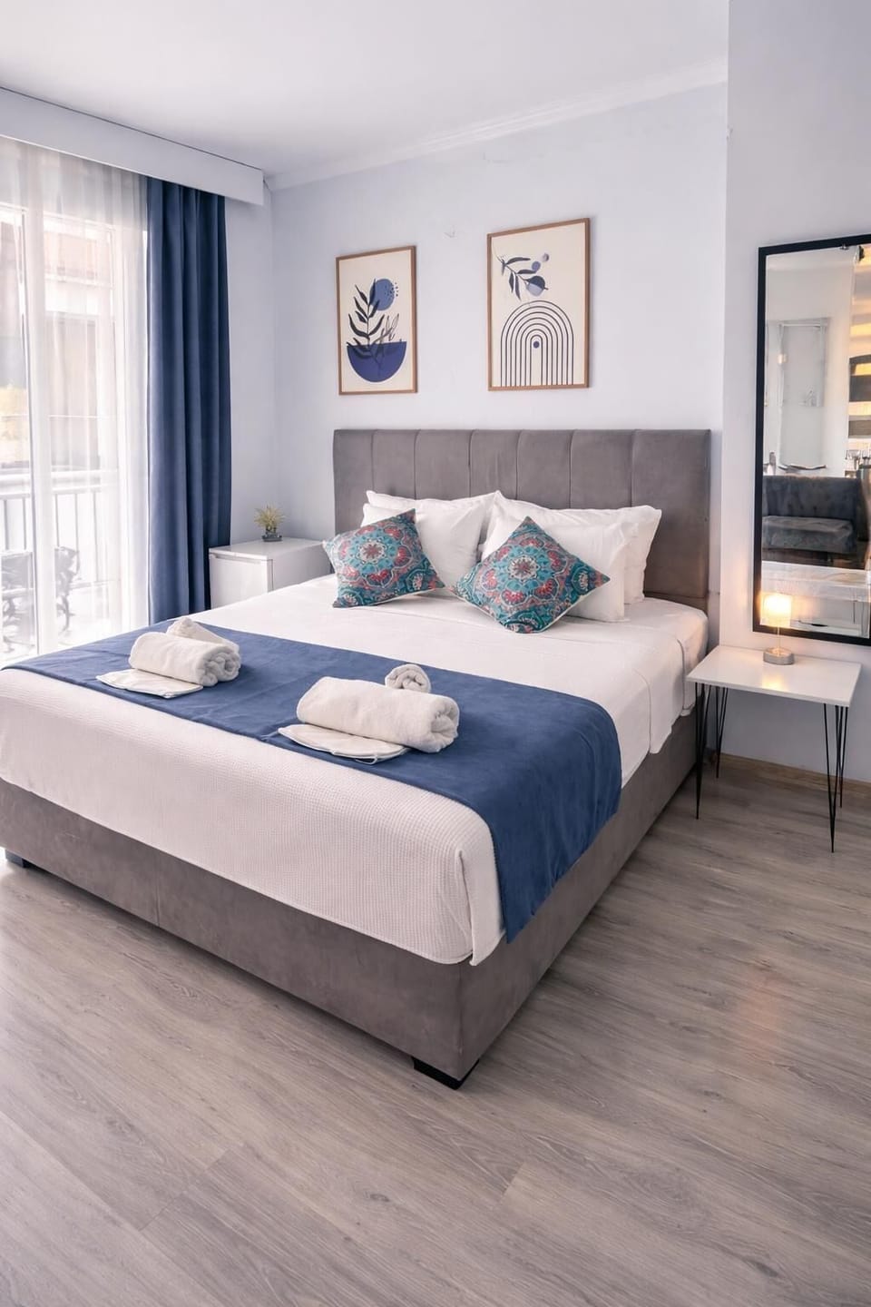 DELUXE | Desk, soundproofing, free cribs/infant beds, free WiFi