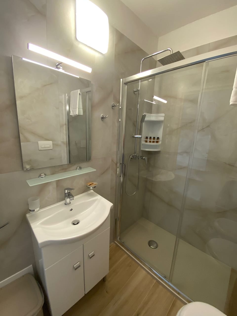 Superior Quadruple Room | Bathroom | Shower, free toiletries, hair dryer, bidet