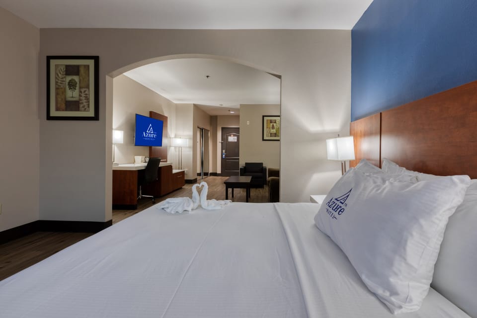 Studio Suite, 1 King Bed with Sofa bed, Non Smoking | Egyptian cotton sheets, premium bedding, down comforters, in-room safe