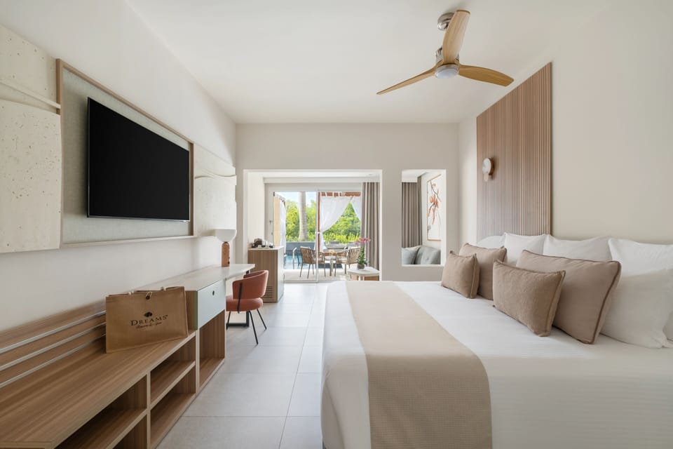 Premium bedding, free minibar items, in-room safe, laptop workspace