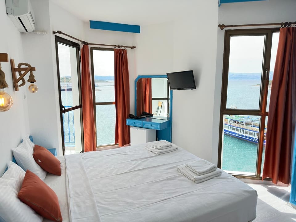 Standard Room, Sea View | Desk, WiFi (free)