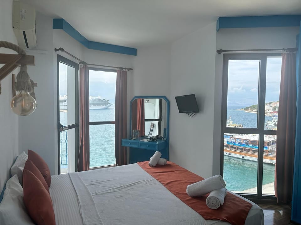 Standard Room, Sea View | Desk, WiFi (free)