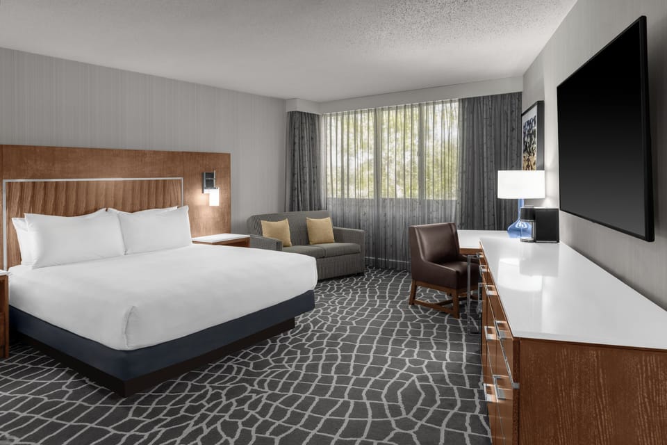 In-room safe, desk, iron/ironing board, cribs/infant beds