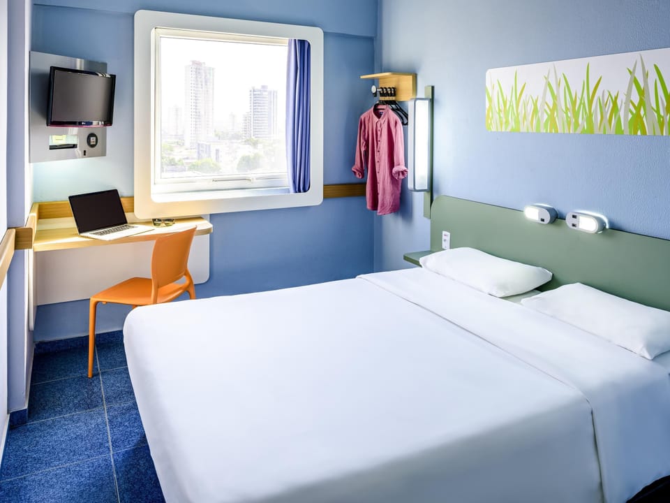 Room (1 Double Bed) | Desk, free WiFi
