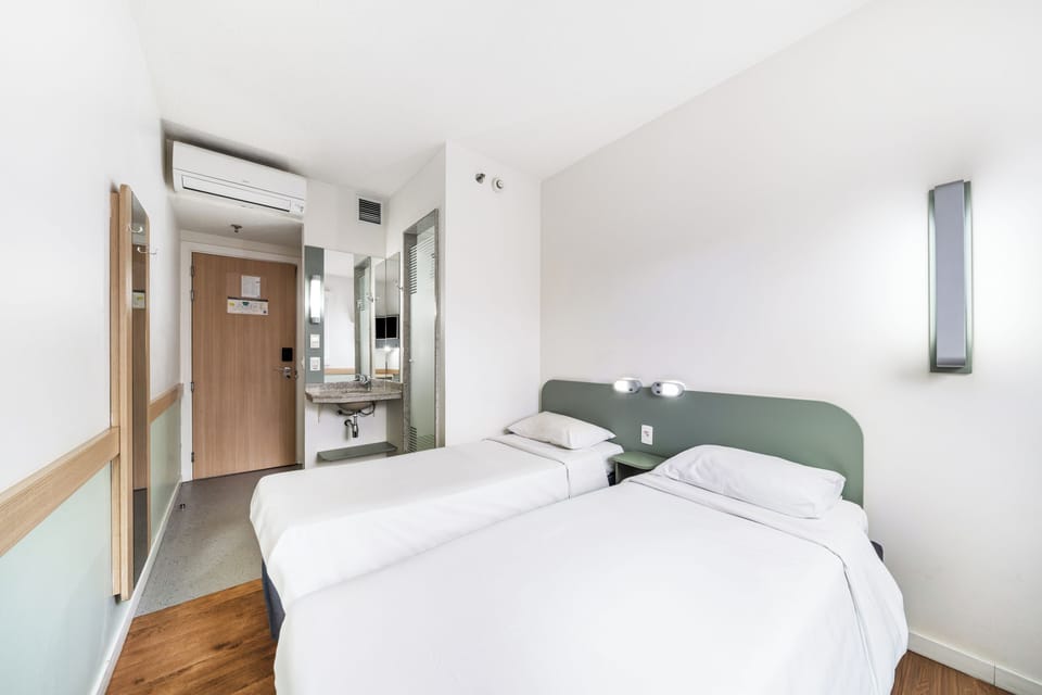 Economy Single Room, 2 Twin Beds, City View | Room amenity