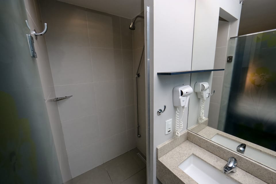 Standard Room, 1 Double Bed, Non Smoking | Bathroom | Shower, hair dryer, towels, soap