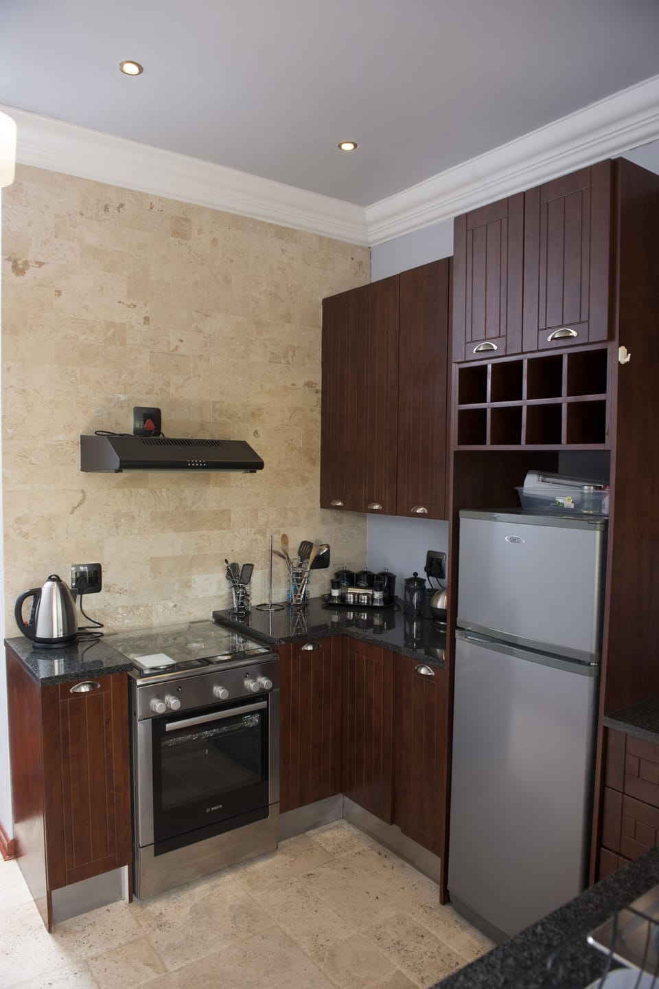 Deluxe Suites | Private kitchen | Fridge, microwave, coffee/tea maker, cookware/dishes/utensils