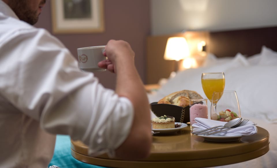Comfort Double Room | In-room dining