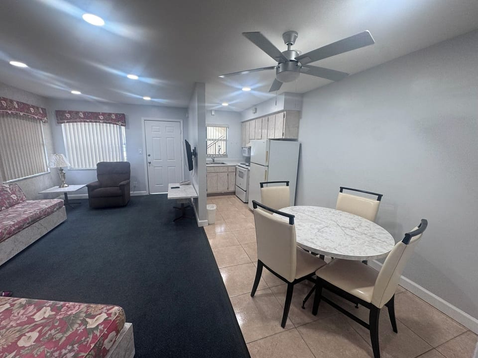 Apartment, 1 Bedroom | In-room dining