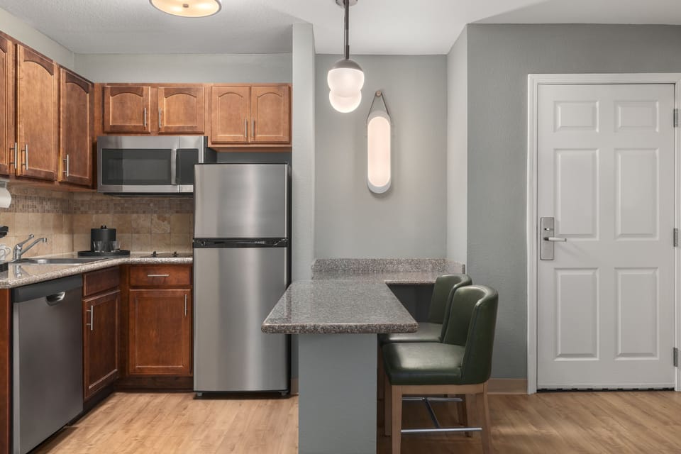 Fridge, microwave, stovetop, dishwasher
