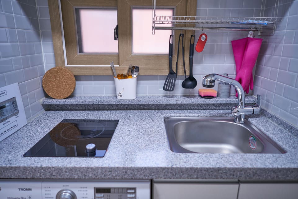 Quadruple Room | Private kitchenette | Fridge, microwave, electric kettle, toaster