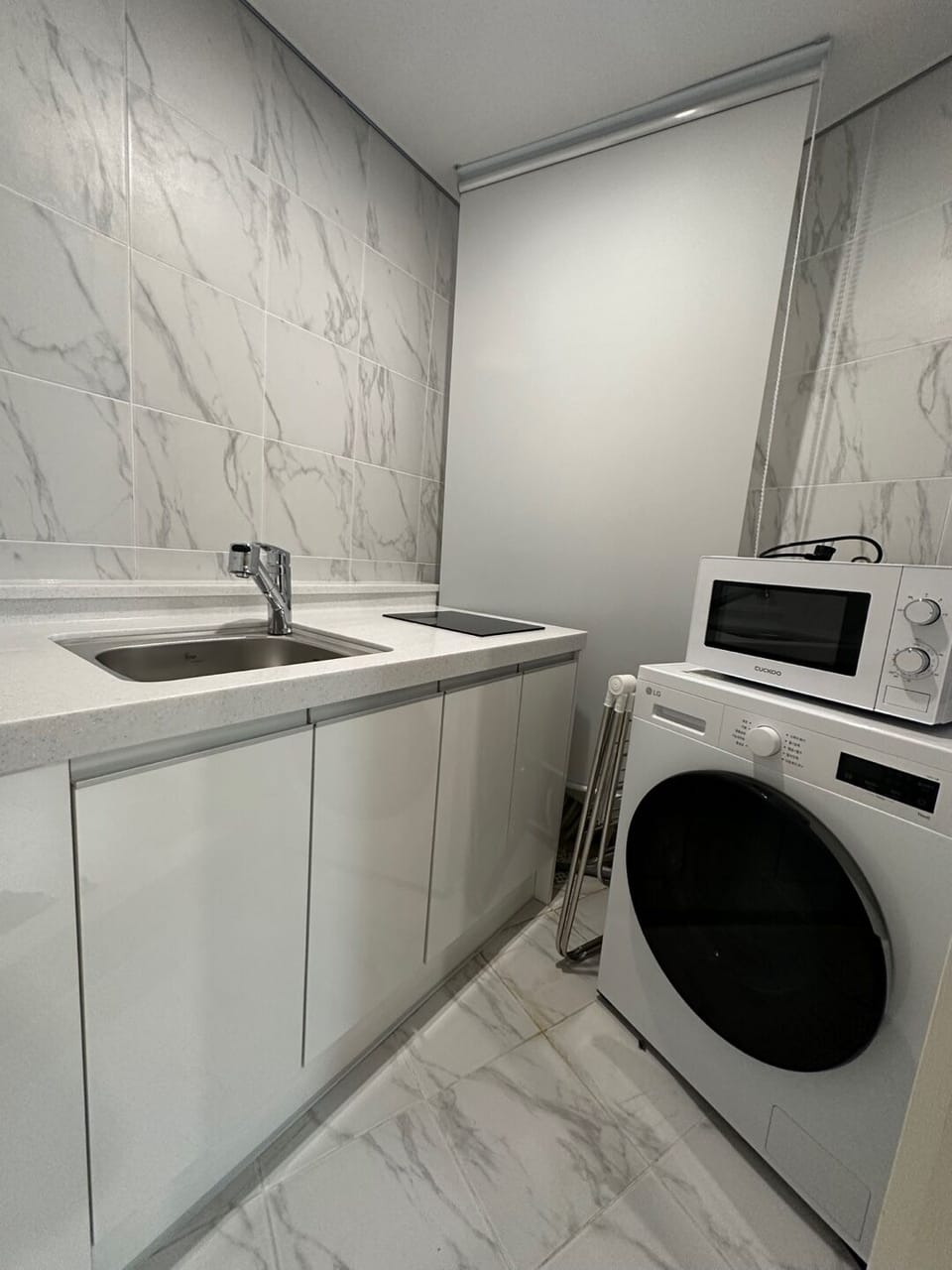 Suite Family Room (Living room is large) | Private kitchen | Fridge, microwave, electric kettle, toaster