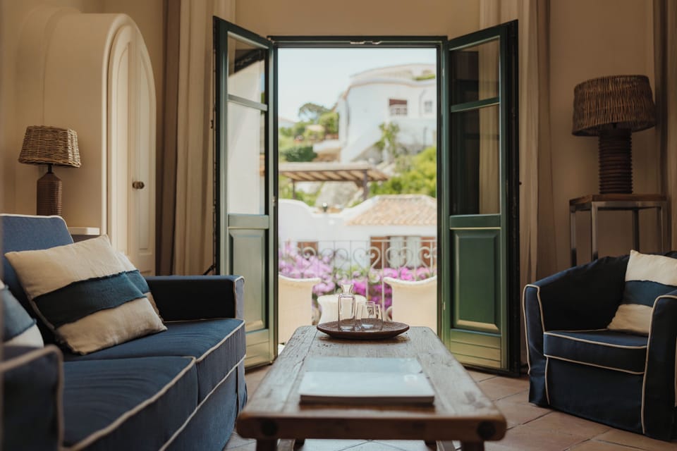 Royal Suite, 1 Queen Bed, Sea View | Minibar, free WiFi, bed sheets