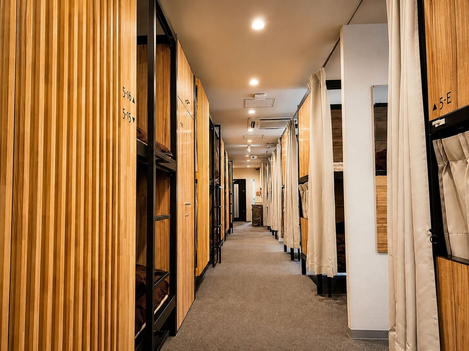 20 bedrooms, down comforters, laptop workspace, blackout drapes