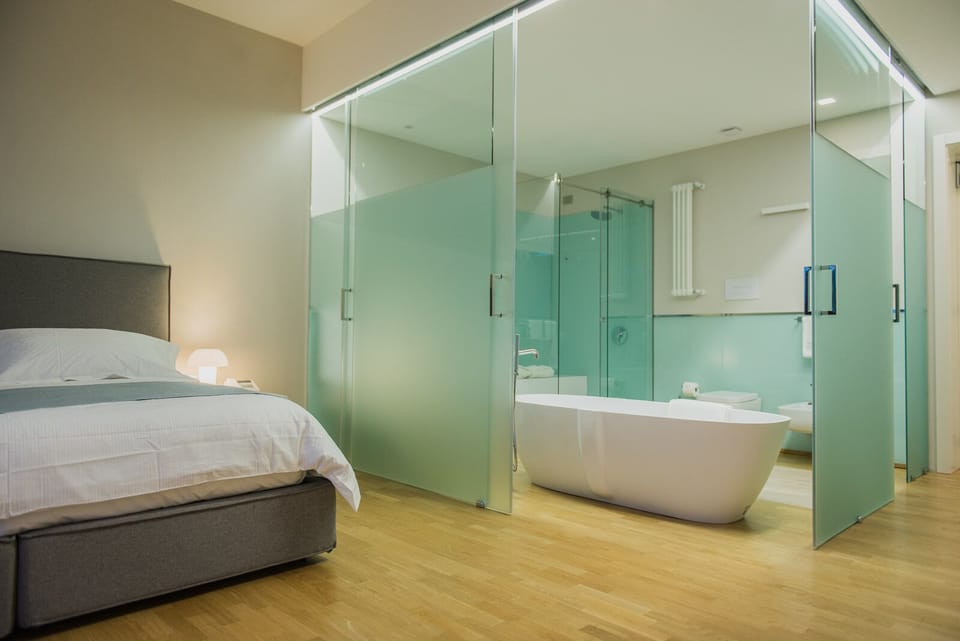 Deluxe Double or Twin Room, Bathtub, Sea View | Premium bedding, down comforters, pillowtop beds, minibar