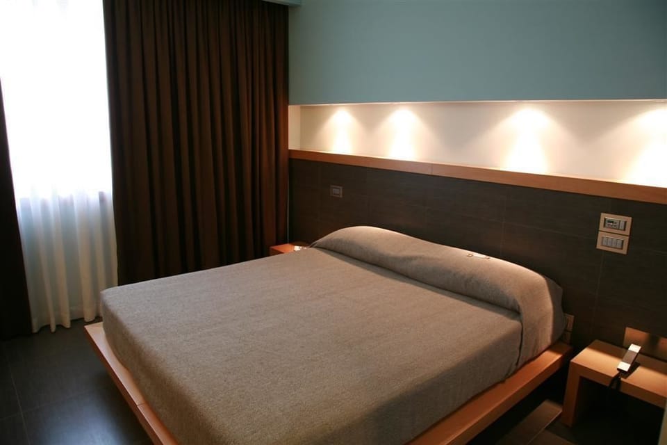 1 bedroom, premium bedding, memory foam beds, minibar