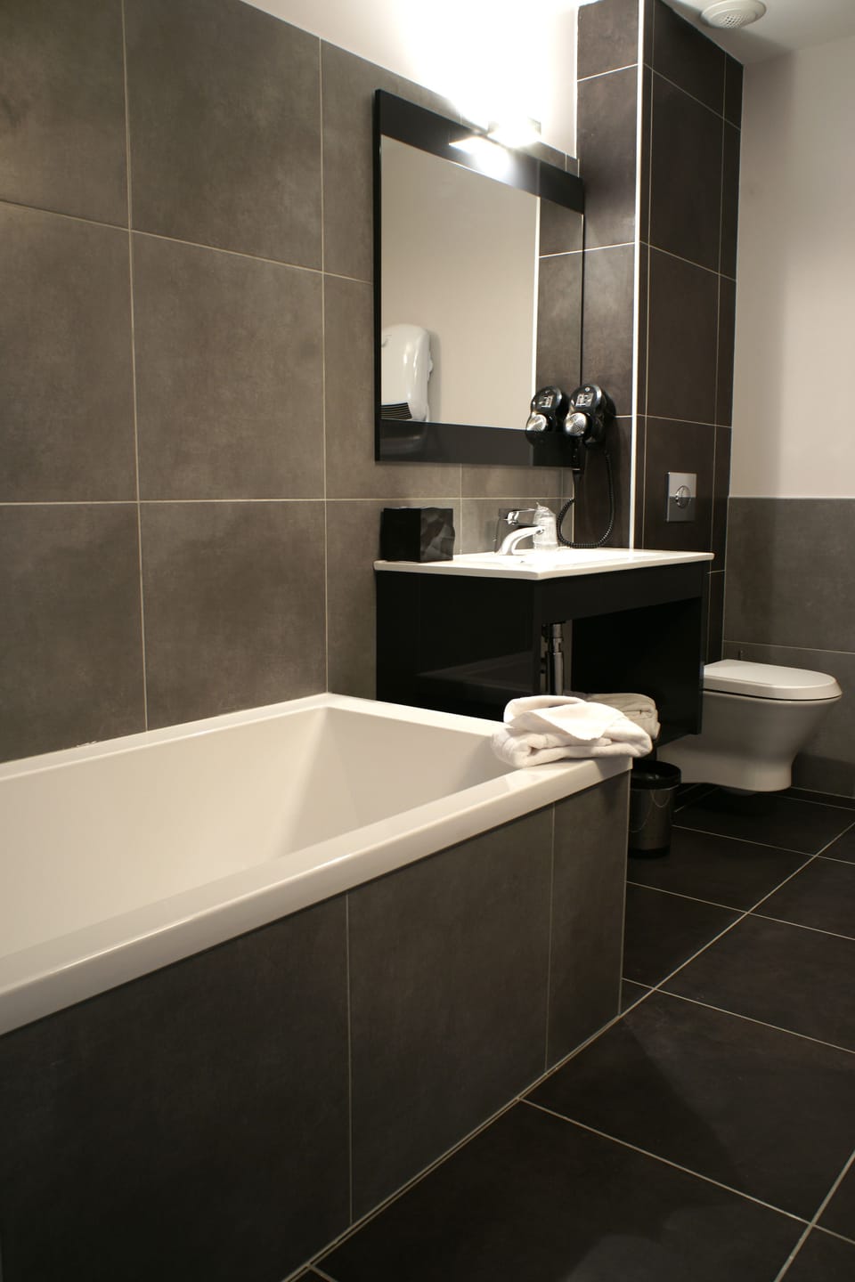 Superior Double Room, Garden View | Bathroom | Free toiletries, hair dryer, towels, soap