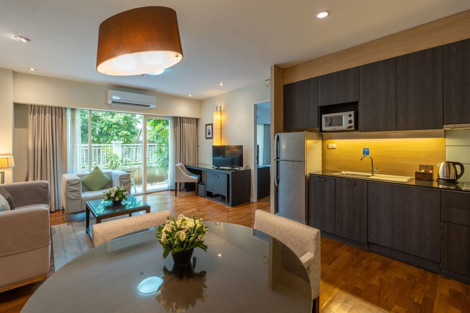 Suite, 1 Bedroom | In-room safe, desk, blackout drapes, free WiFi