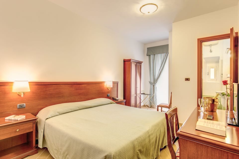 Double Room | Minibar, in-room safe, desk, soundproofing