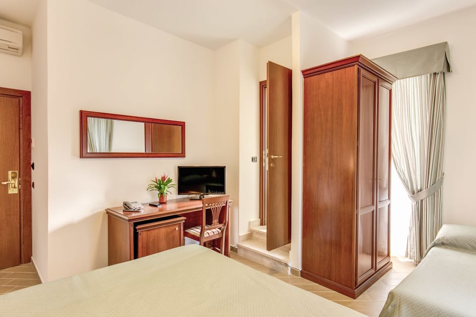 Triple Room | Minibar, in-room safe, desk, soundproofing