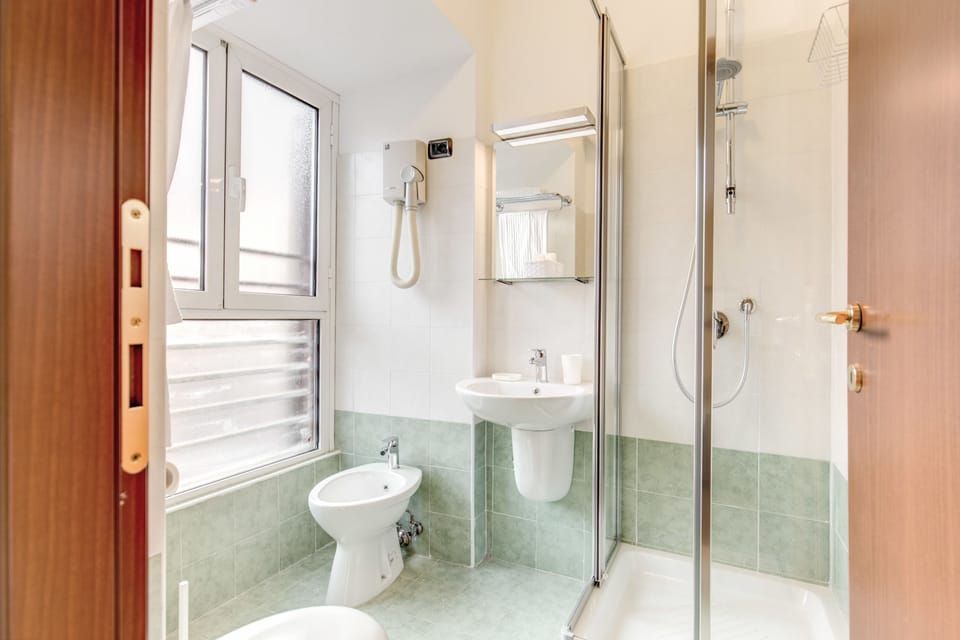 Quadruple Room | Bathroom | Hair dryer, towels