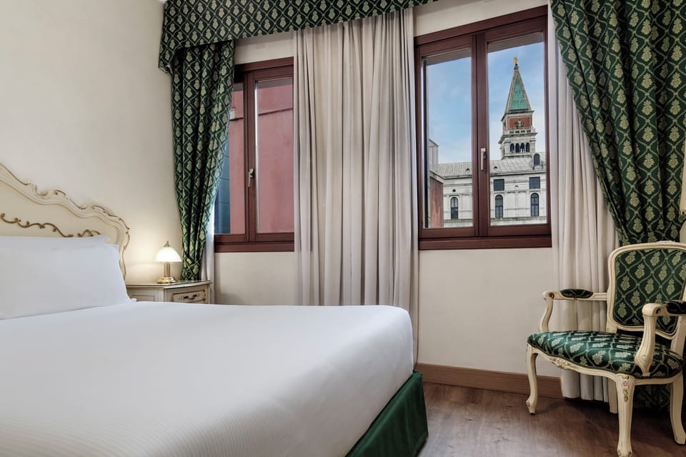 Panoramic Room | Down comforters, in-room safe, laptop workspace, soundproofing