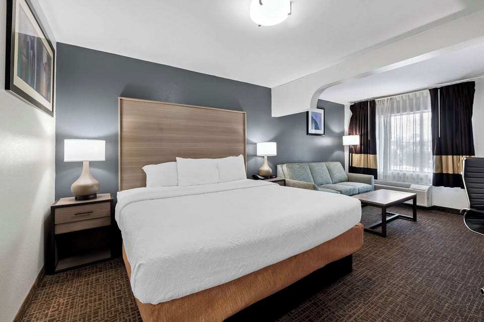 In-room safe, desk, iron/ironing board, free WiFi