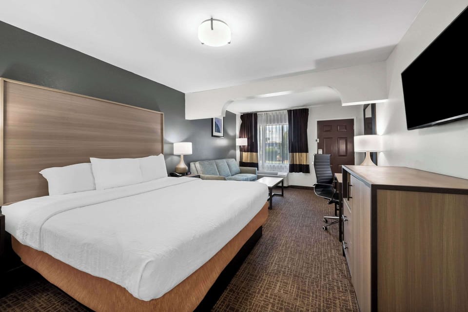 In-room safe, desk, iron/ironing board, free WiFi