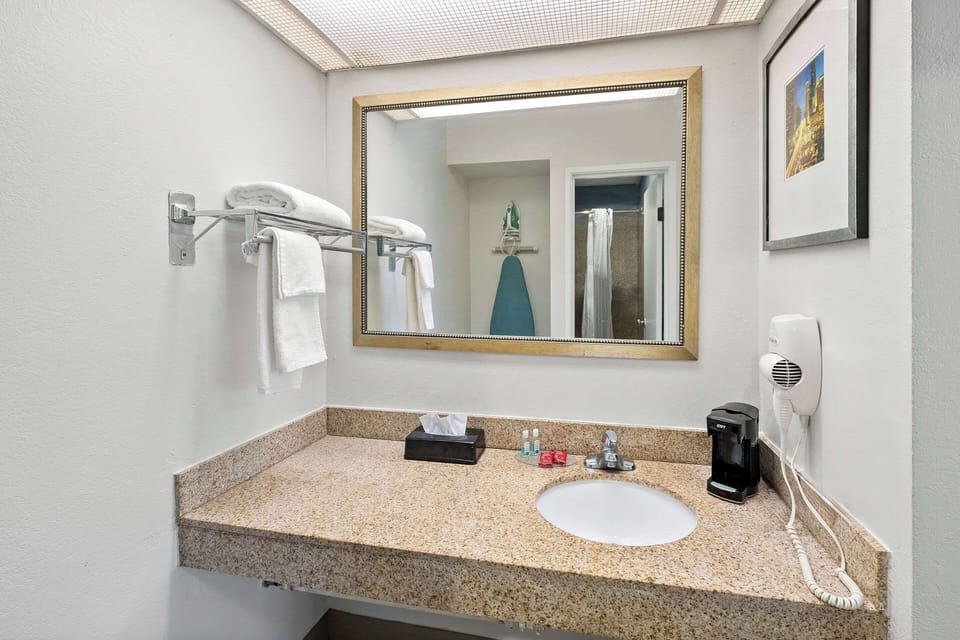 In-room safe, desk, iron/ironing board, free WiFi