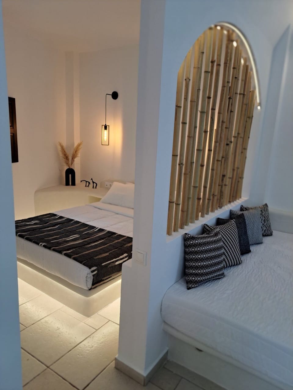 Suite with Shared Pool and Sea View | Minibar, in-room safe, individually decorated, individually furnished