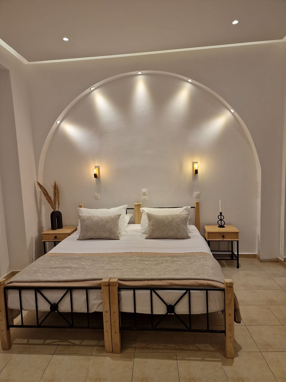 Standard Double Room (Internal) | Minibar, in-room safe, individually decorated, individually furnished
