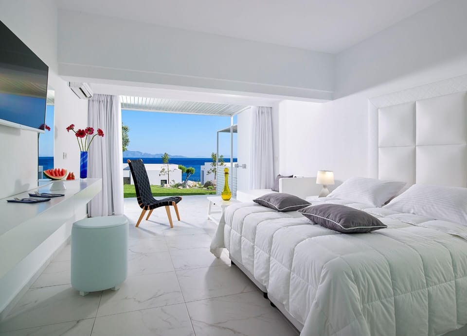 Bungalow, Sea View | Premium bedding, in-room safe, desk, blackout drapes