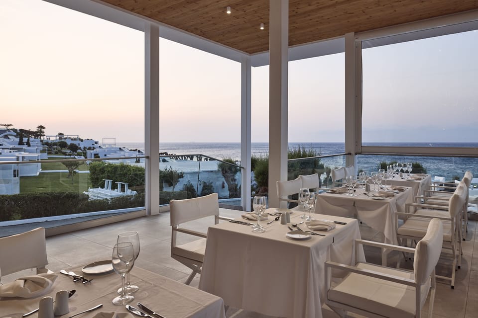 3 restaurants; breakfast, lunch, and dinner served