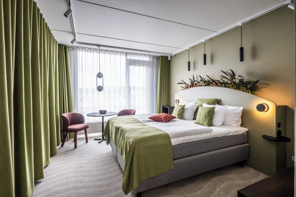Premium bedding, blackout drapes, free WiFi, bed sheets