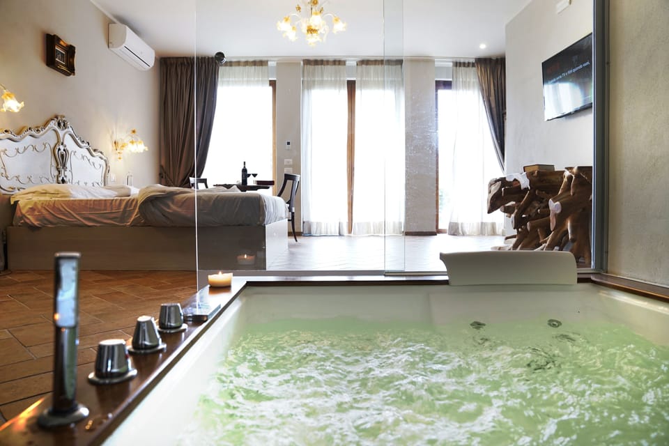 Suite, Sauna (Tuscany Spa Jetter Tub) | Private spa tub