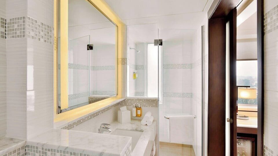 Shower, free toiletries, hair dryer, towels