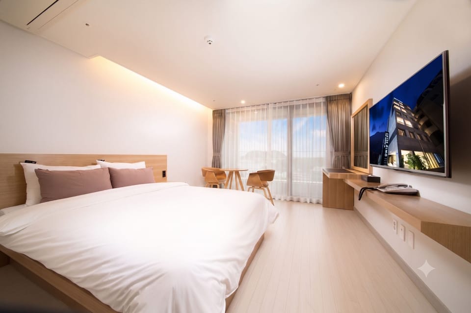 Deluxe Double Room | Premium bedding, desk, soundproofing, WiFi (free)